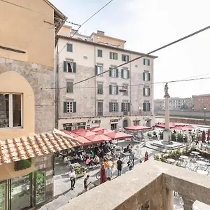 Breathtaking Piazza Della Berlina Central Apartment